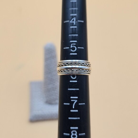 Size 5.75 Sterling Silver Petite Spinner Anxiety Pattern Band Ring A5892 - Picture 5 of 7